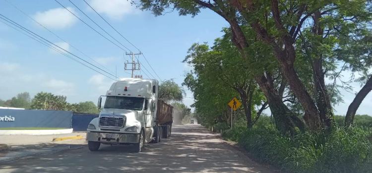 Precaución por tráfico pesado en rúa a Cerritos 