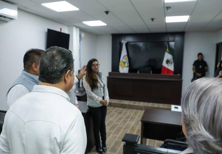 Vigilan construcción de carreteras en Tenango de Doria