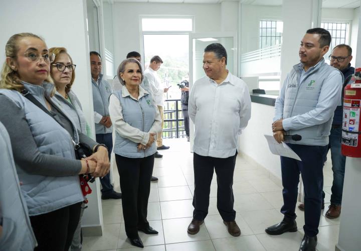 Vigilan construcción de carreteras en Tenango de Doria