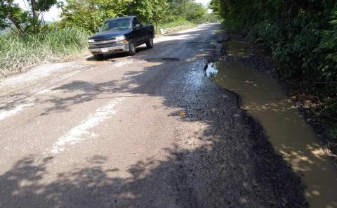 Precaución baches en ruta alterna