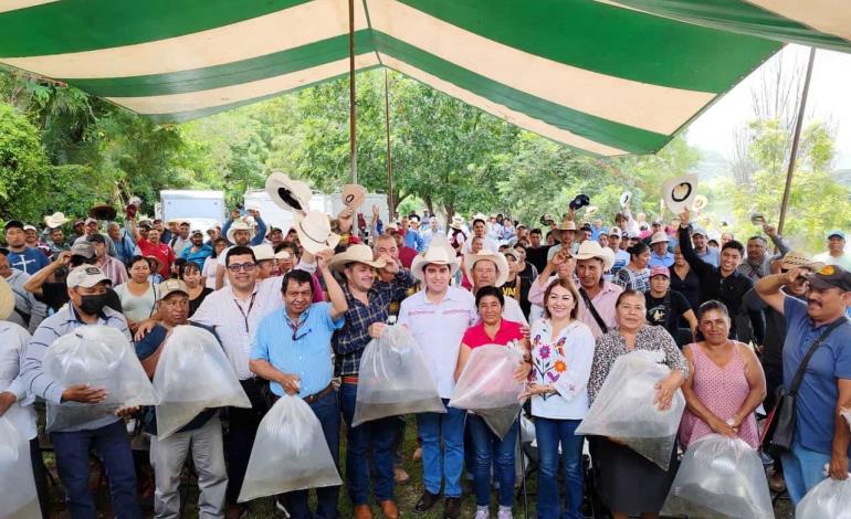 Realiza Saderh siembra de alevines en la Laguna de Metztitlán 