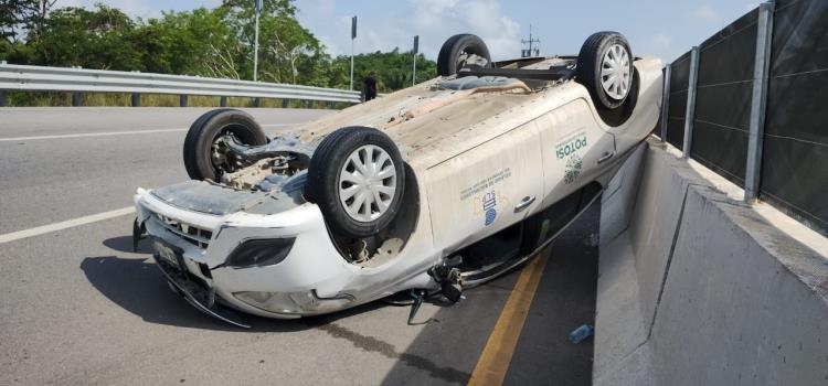 Maestro del Cobach volcó su automóvil