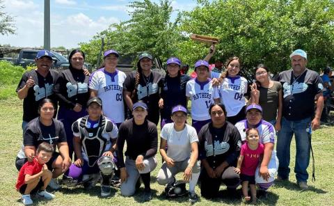 Las Panthers ante Madres en el softbol 
