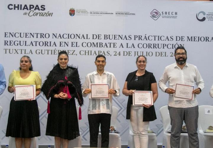 Funcionarios participan en foro vs. corrupción