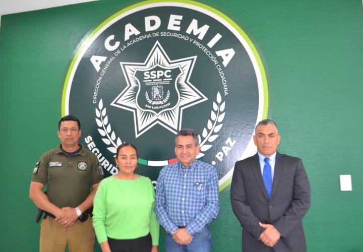 Firma Pepe Meza compromiso para capacitar a policías  