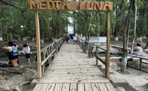 Ya abrió paraje la Media Luna  
