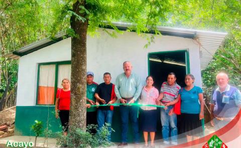 Entregan cuartos dormitorios en San Martín Chalchicuautla