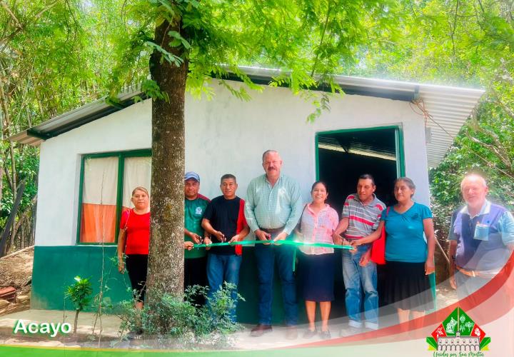 Entregan cuartos dormitorios en San Martín Chalchicuautla