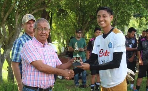 Futbol 7 municipal selló torneo con la premiación
