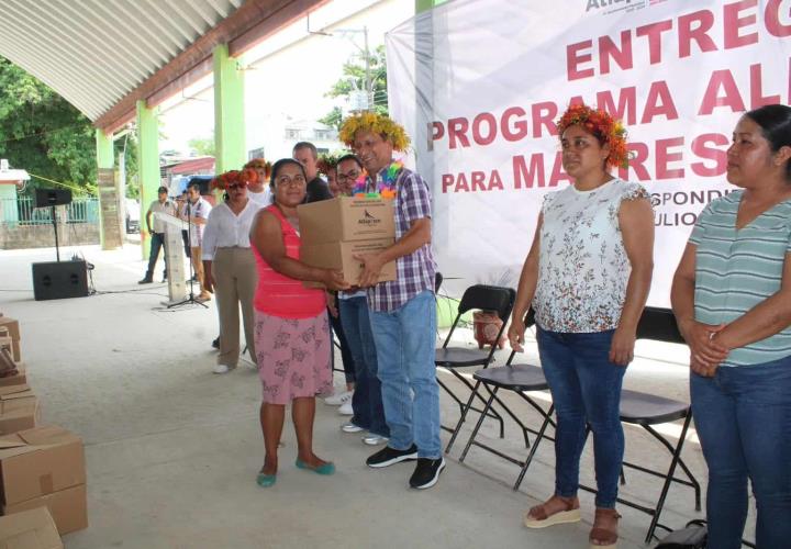 Alcalde entregó apoyos alimenticios