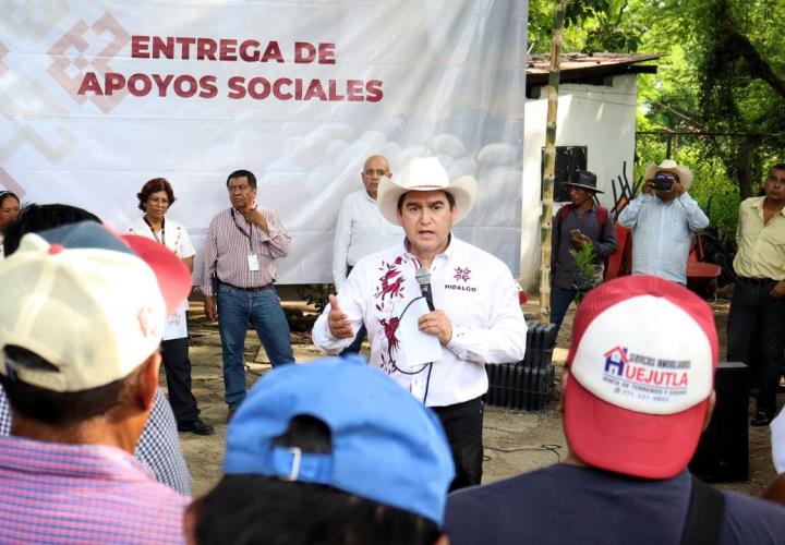 Entrega apoyos agropecuarios titular de Saderh en gira por la Sierra y Huasteca