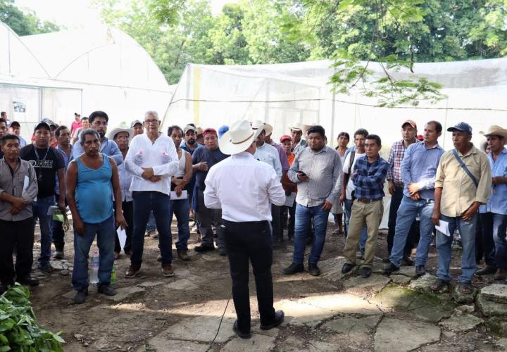 Entrega apoyos agropecuarios titular de Saderh en gira por la Sierra y Huasteca