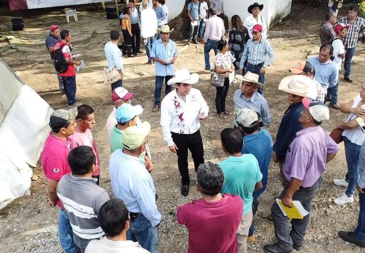 Entrega apoyos agropecuarios titular de Saderh en gira por la Sierra y Huasteca