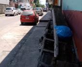 ´Armatoste´ obstruye el paso en banqueta