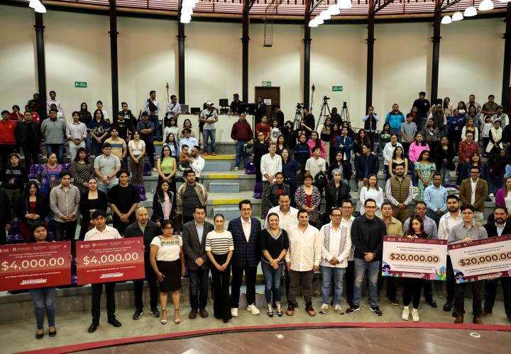 Entregan apoyos correspondientes a programas para las juventudes