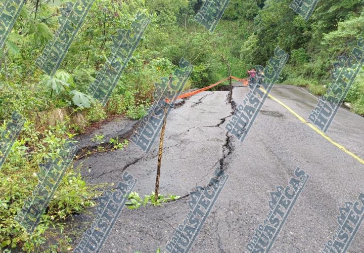 ¡Colapsó un carril de la México - Tampico!