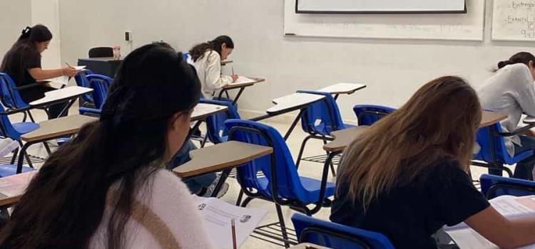 Universitarios iniciaron clases