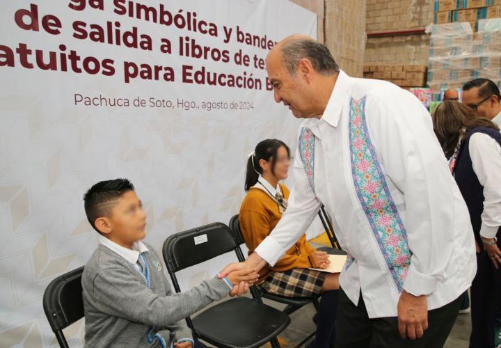 Dan banderazo de salida para la entrega de libros de texto gratuitos en la entidad 