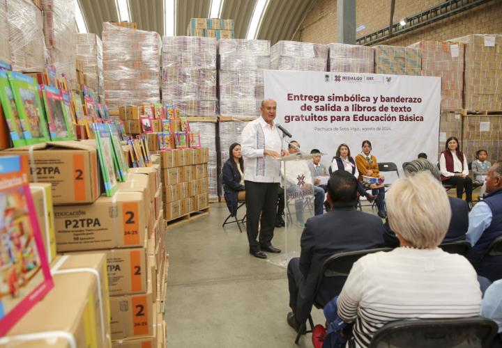 Dan banderazo de salida para la entrega de libros de texto gratuitos en la entidad 