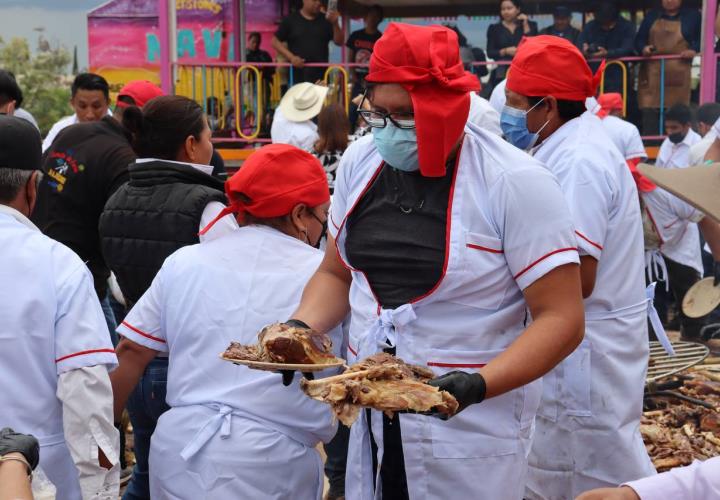 Destapan la barbacoa más grande de México en Actopan    