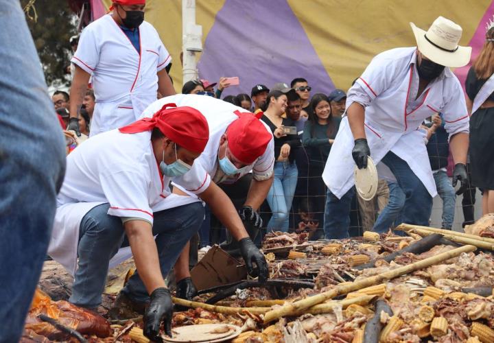 Destapan la barbacoa más grande de México en Actopan    