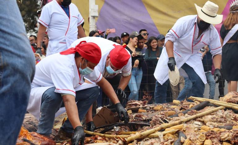 Destapan la barbacoa más grande de México en Actopan    