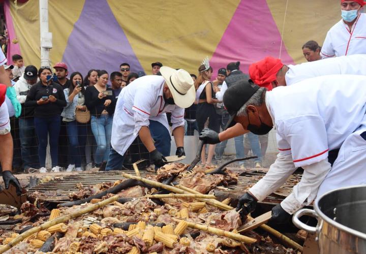 Destapan la barbacoa más grande de México en Actopan    