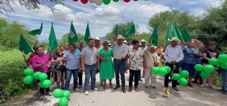 Edil Arnulfo inauguró asfaltación de camino