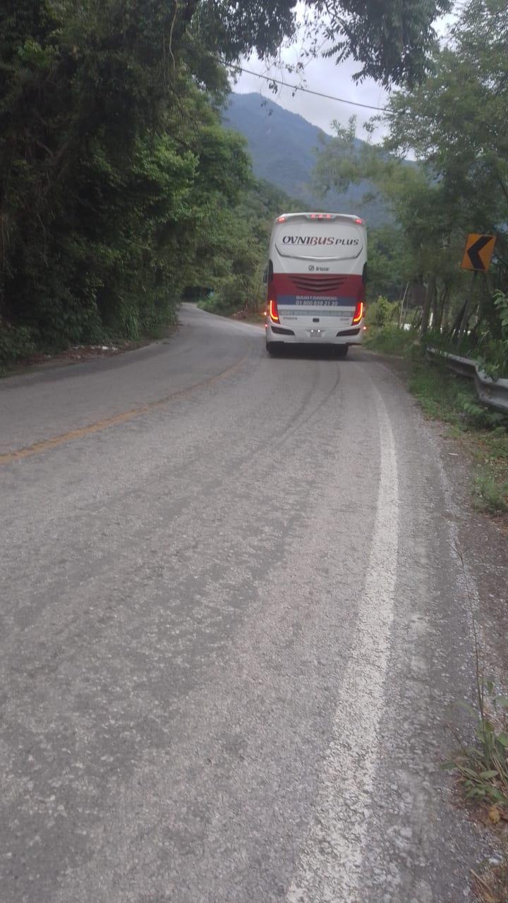 Deja choque de moto y autobús un lesionado