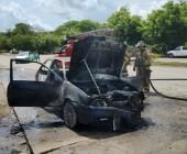 ARDIÓ AUTO EN AV. UNIVERSIDAD