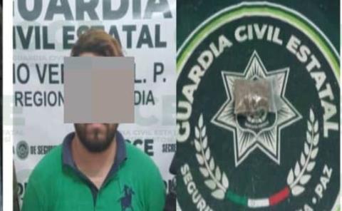 Capturaron a uno con "hierba"
