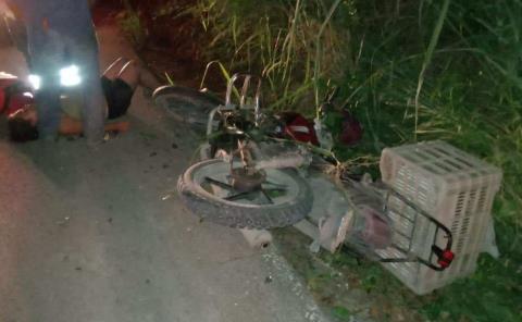 Moto atropelló a dos personas 
