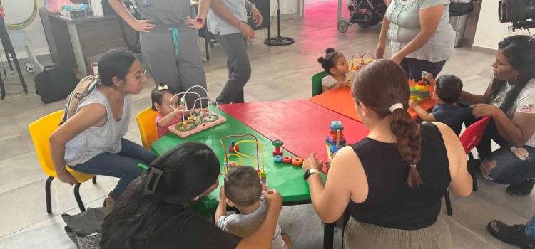 Estimulación temprana brindan a niños y niñas