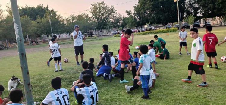 Preparan torneo de futbol infantil 