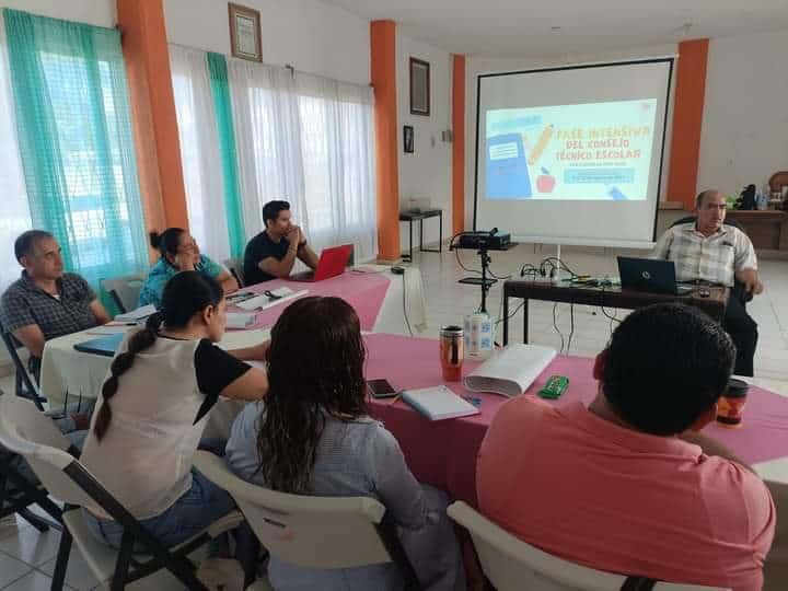 Maestros tuvieron reunión de trabajo