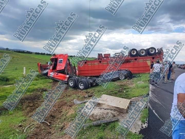 Mu3r3n dos maestros en trágico accidente