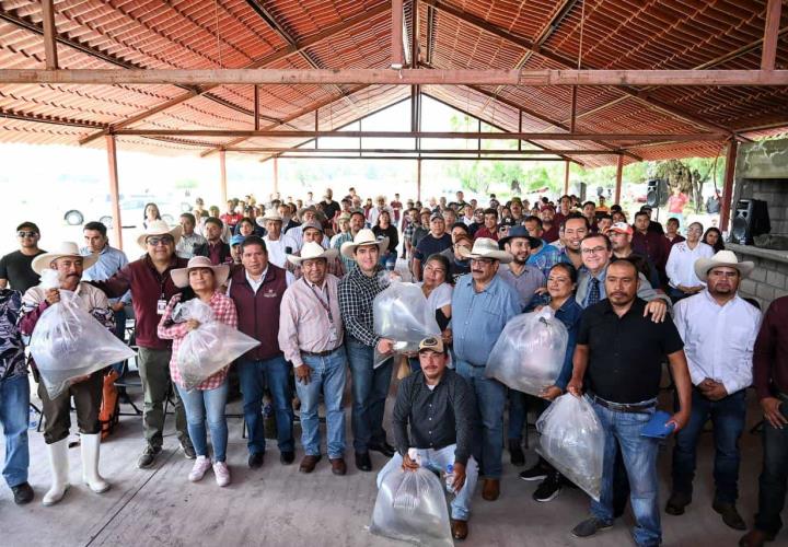 Siembra Saderh crías de peces en la presa Requena