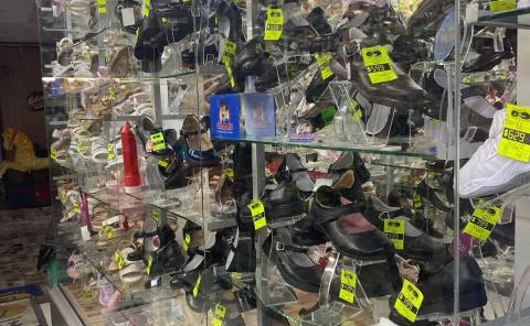 Hay pocas ventas de zapato escolar
