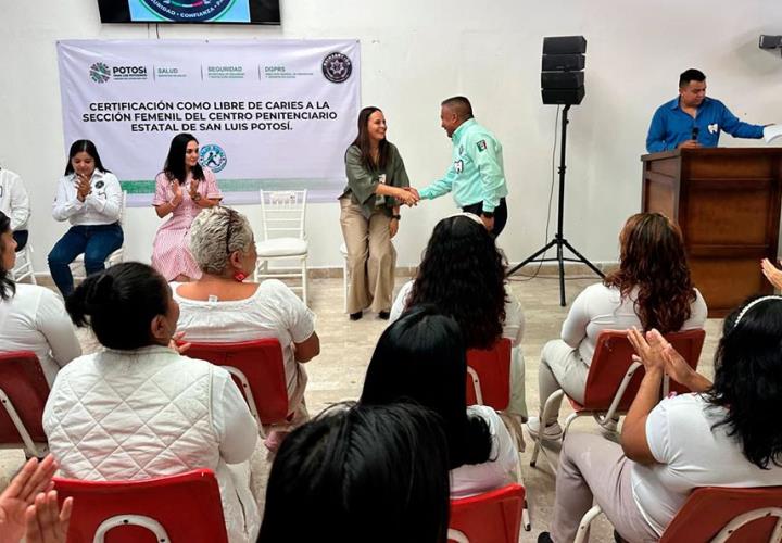 Internas de "La Pila" están libres de caries 