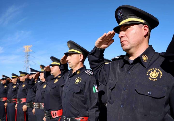 Guardia de honor y entrega de estímulos durante el Día del Bombero 