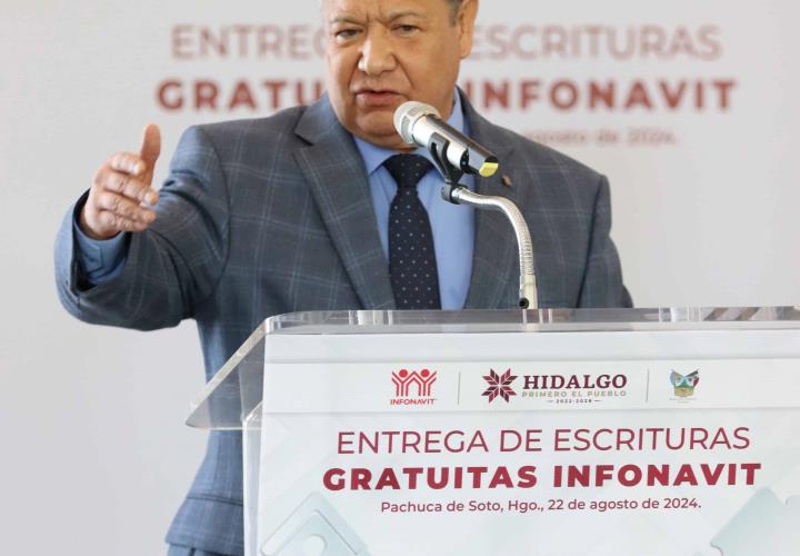 Reciben 500 familias hidalguenses escrituras gratuitas del Infonavit