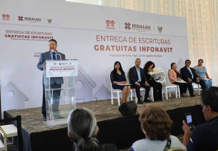 Reciben 500 familias hidalguenses escrituras gratuitas del Infonavit