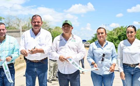 Ricardo Gallardo entrega carretera San Martín – Tanquián