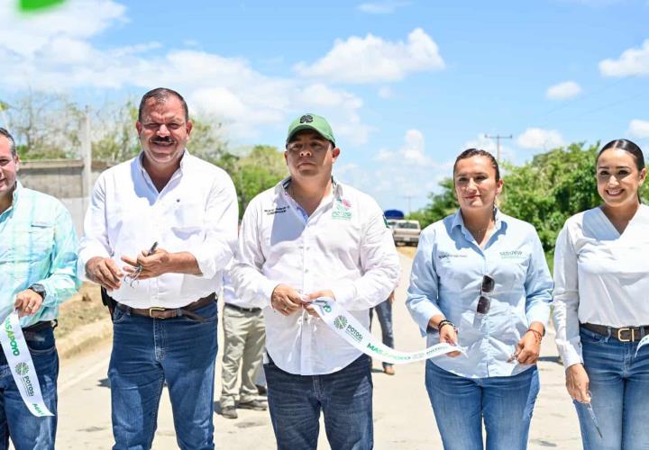 Ricardo Gallardo entrega carretera San Martín – Tanquián