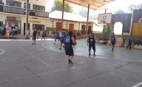 Torneo de basquetbol continúa con gran éxito