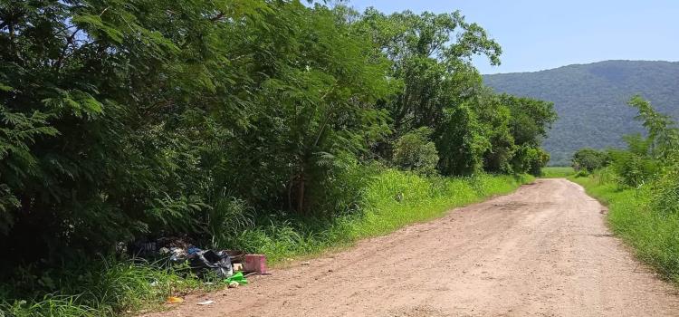 Crean basureros en los caminos rurales