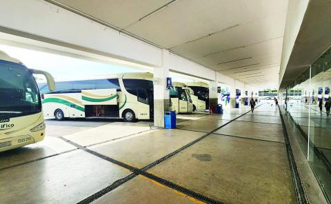 Construirán dos centrales de autobuses