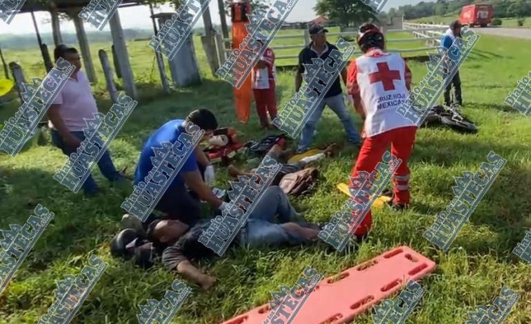 Percance de moto dejó dos lesionados