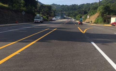 Confusión por las líneas vehiculares de la supercarretera