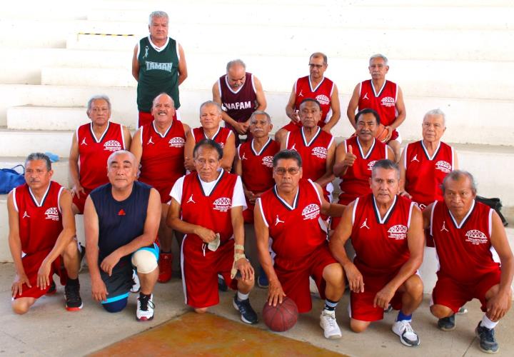 Basquetbol en el festejo de los Adultos Mayores